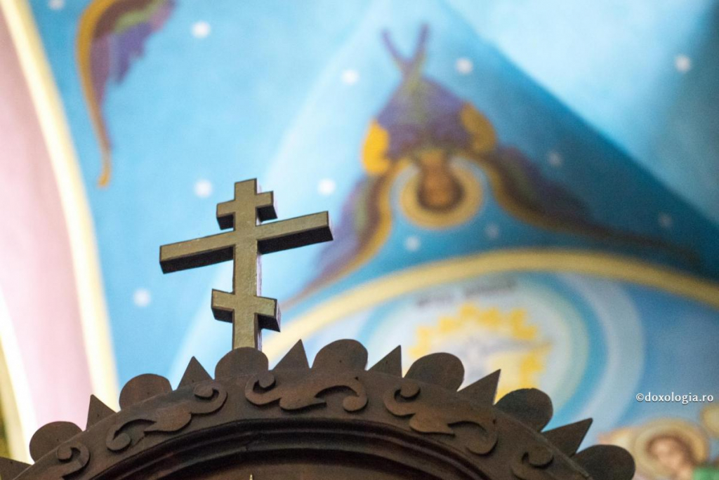 Din suferința Crucii s-a născut bucuria Învierii – iată creștinismul! / Foto: Oana Nechifor