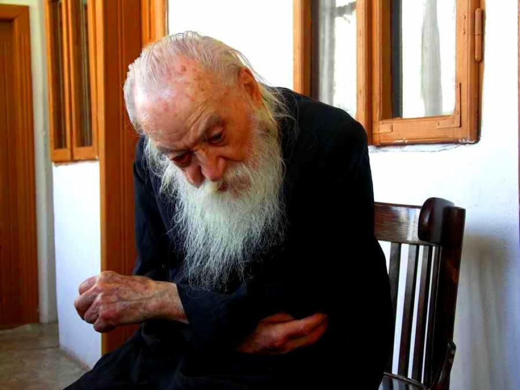Cum a hotărât părintele Adrian Făgețeanu să-și închine viața lui Dumnezeu