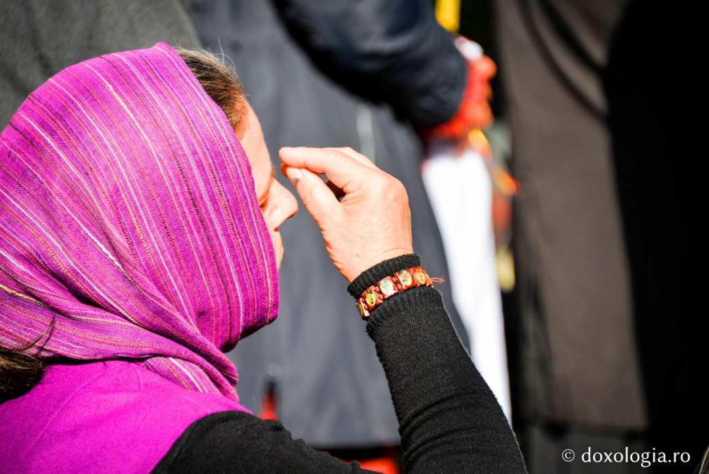 Pecetluiește-ți fruntea cu Sfânta Cruce! / Foto: Oana Nechifor