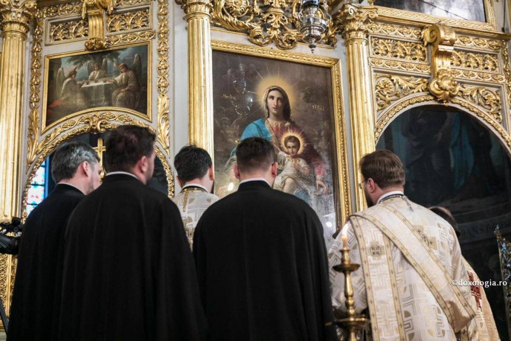 Duhul Sfânt ne îndeamnă la cinstirea Maicii Domnului / Foto: Oana Nechifor