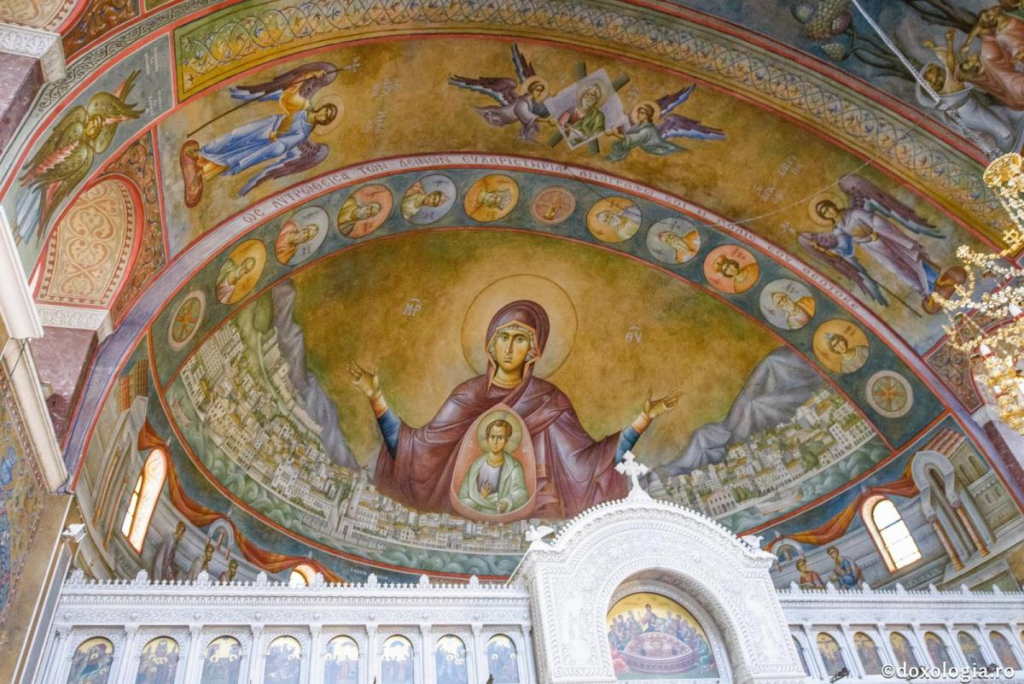Puterea rugăciunilor Maicii Domnului, nădejdea celor fără de nădejde / Foto: Oana Nechifor