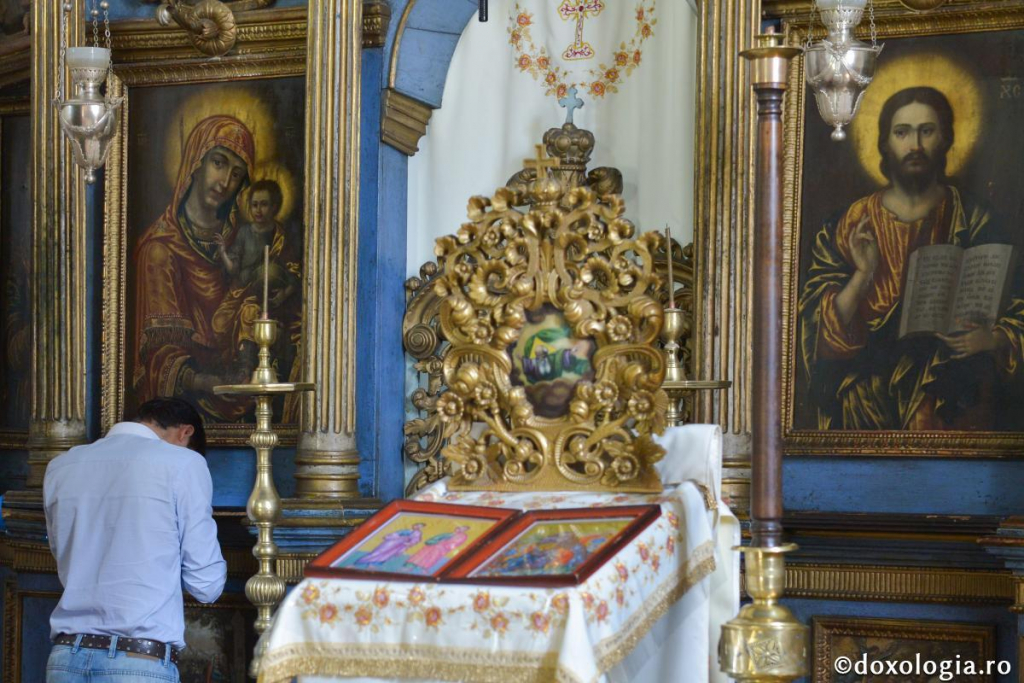 Niciodată nu suntem singuri când Dumnezeu și Maica Domnului sunt cu noi / Foto: Oana Nechifor