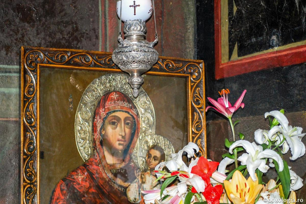 „Miluiește-mă, o, Maica milostivirii!” / Foto: doxologia.ro