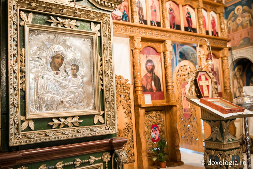 Maica Domnului nu ne părăsește, pentru că are inimă de mamă / Foto: Oana Nechifor