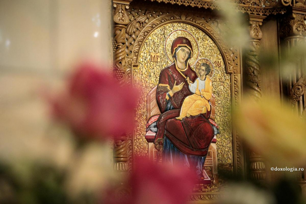 De nimeni nu se tem atât de mult diavolii ca de Preacurata Fecioară Maria / Foto: Oana Nechifor