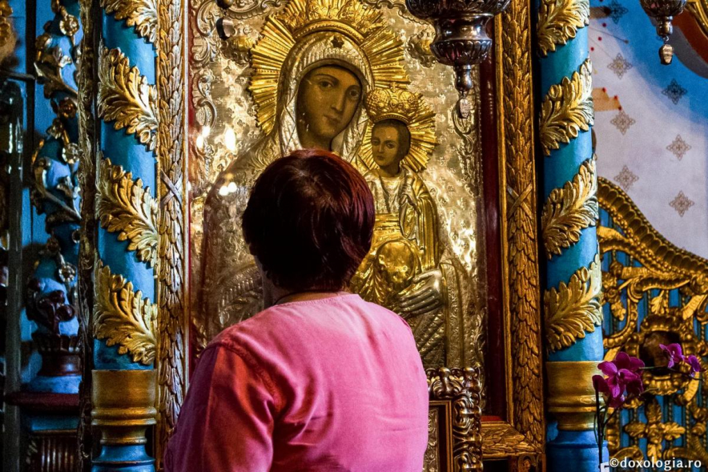 Maica Domnului e mereu alături de noi în mijlocul marilor suferințe / Foto: Oana Nechifor