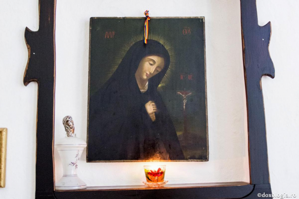 De ce ne adresăm Maicii Domnului cu: „Preasfântă Născătoare de Dumnezeu, mântuiește-ne pe noi!”? / Foto: Oana Nechifor