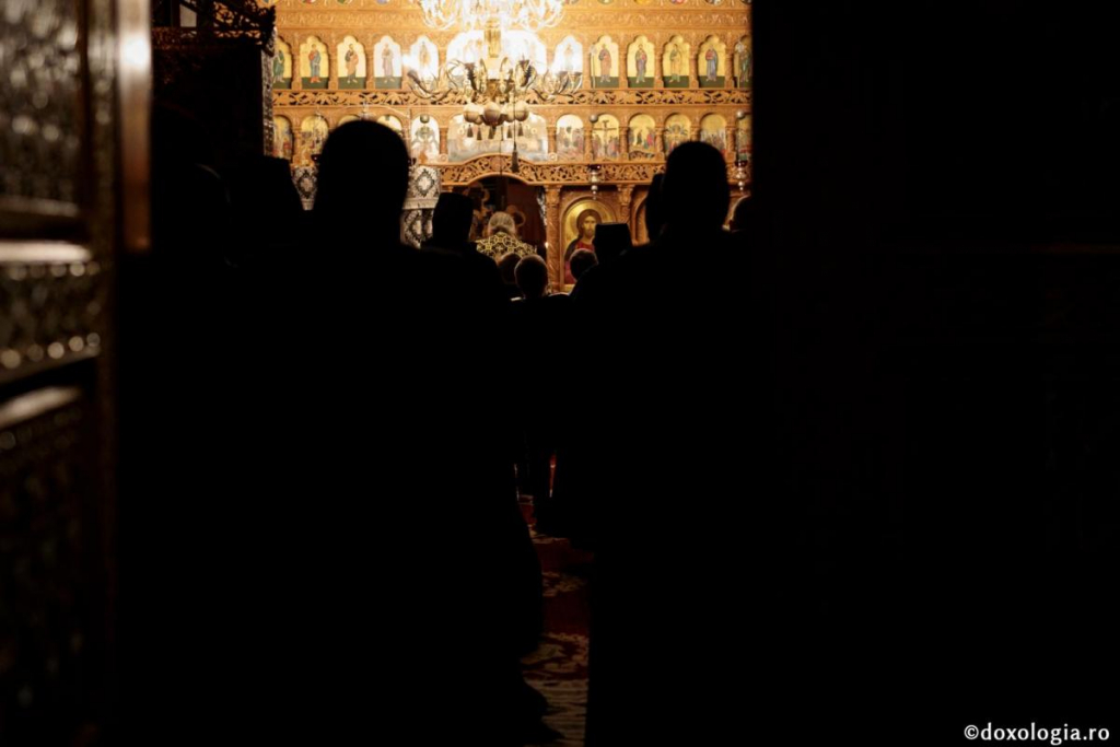 Să luăm aminte să nu osândim și să avem înaintea ochilor noștri pe „Rugați-vă neîncetat” / Foto: Oana Nechifor