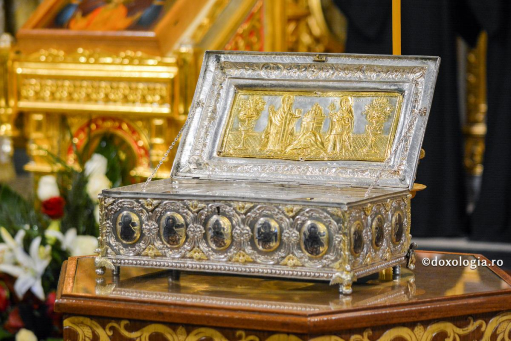 Să luăm putere de la închinarea la sfintele moaște ale Sfintei Maria Magdalena! / Foto: Bogdan Zamfirescu