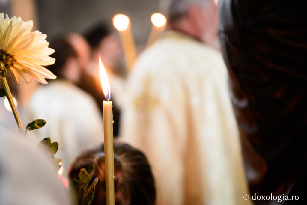Condiția ca să luminezi este să știi să te jertfești / Foto: Oana Nechifor
