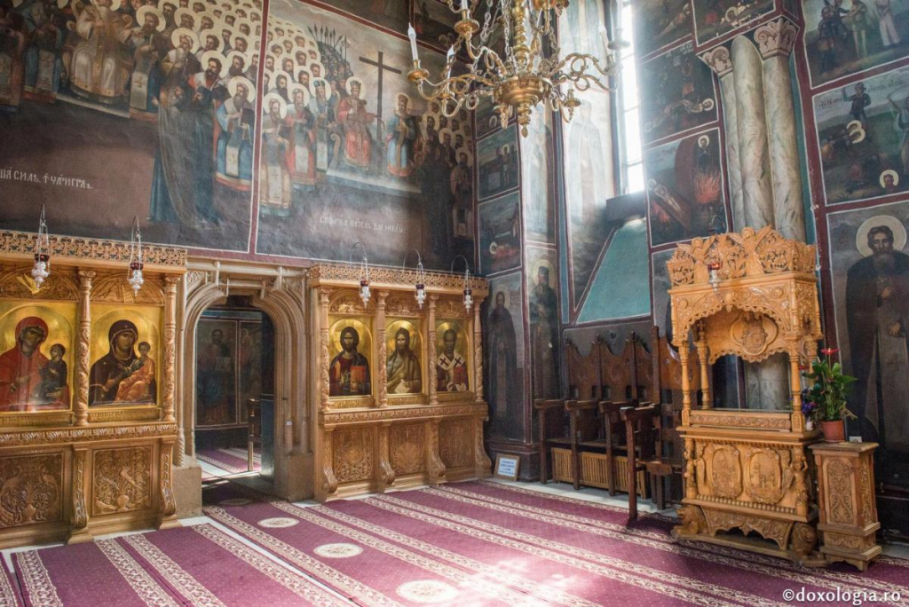 În toate zilele se cuvine să ai pe Dumnezeu și pe Preacurata Născătoare de Dumnezeu în inima ta / Foto: Ștefan Cojocariu