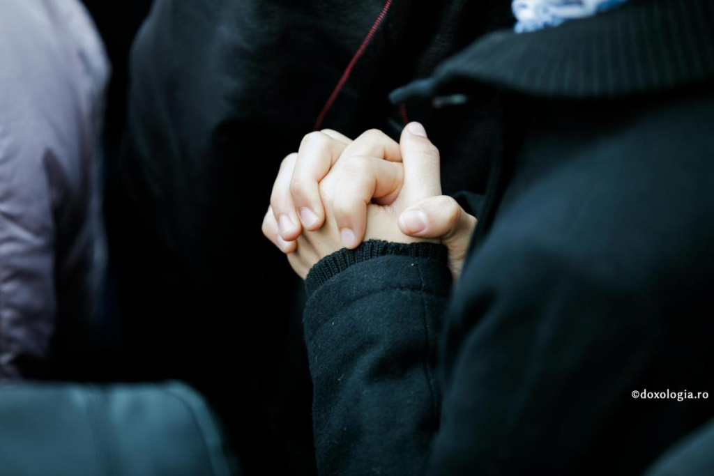 Să ne rugăm pentru toți cei care ne vorbesc de rău / Foto: Oana Nechifor