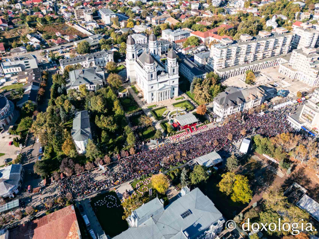 Sfânta Liturghie – Hramul Sfintei Cuvioase Parascheva, 2024 / Foto: Alex Atudori